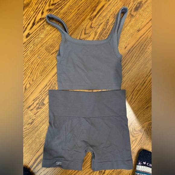 SCULPTFLEX® BIKE SHORTS and BOX TANK TOP - Picture 3 of 4